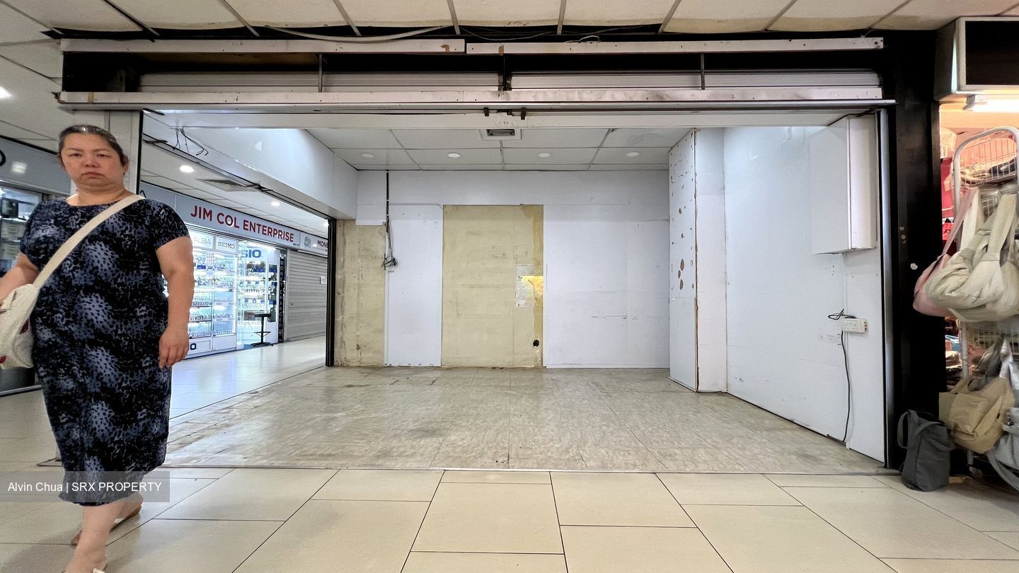 Lucky Plaza (D9), Retail #561793611